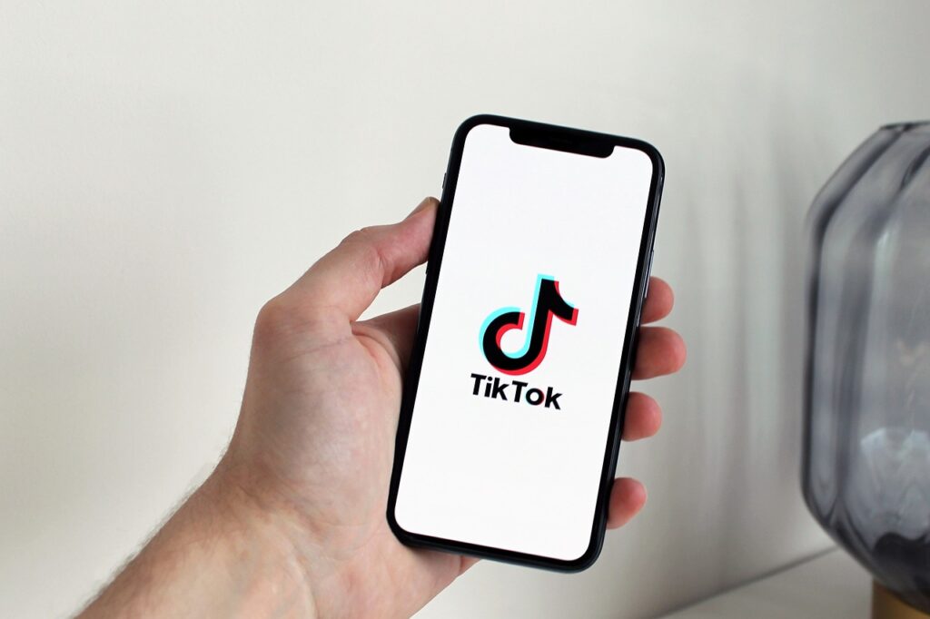 Obtenir un million de vues sur TikTok: Demystifying le coût en High-Tech